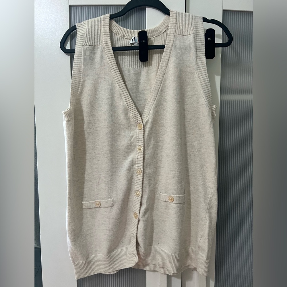 NWT Sleeveless Button-Front Knit Vest - Cream